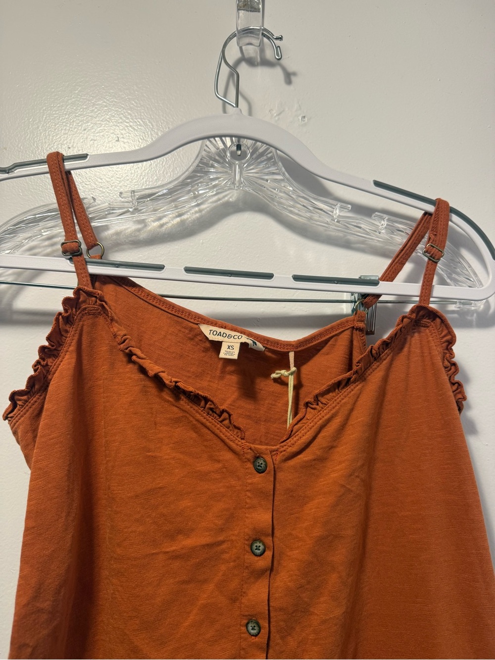 Toad & Co Women’s Rust Button-Front Ruffle Cami Top - - Picture 2 of 9